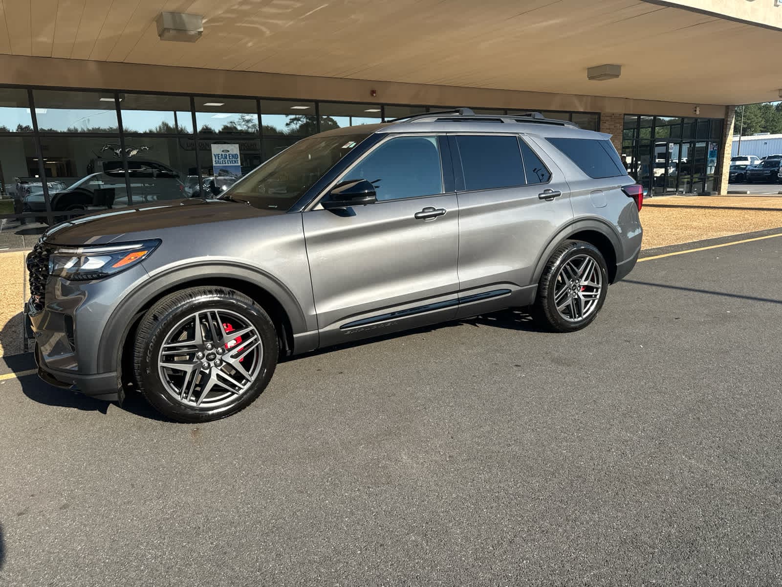 2026 Ford Explorer ST — photo 1 of 4