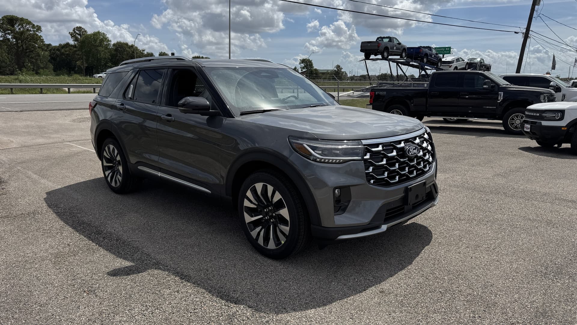 2027 Ford Explorer Platinum — photo 1 of 20