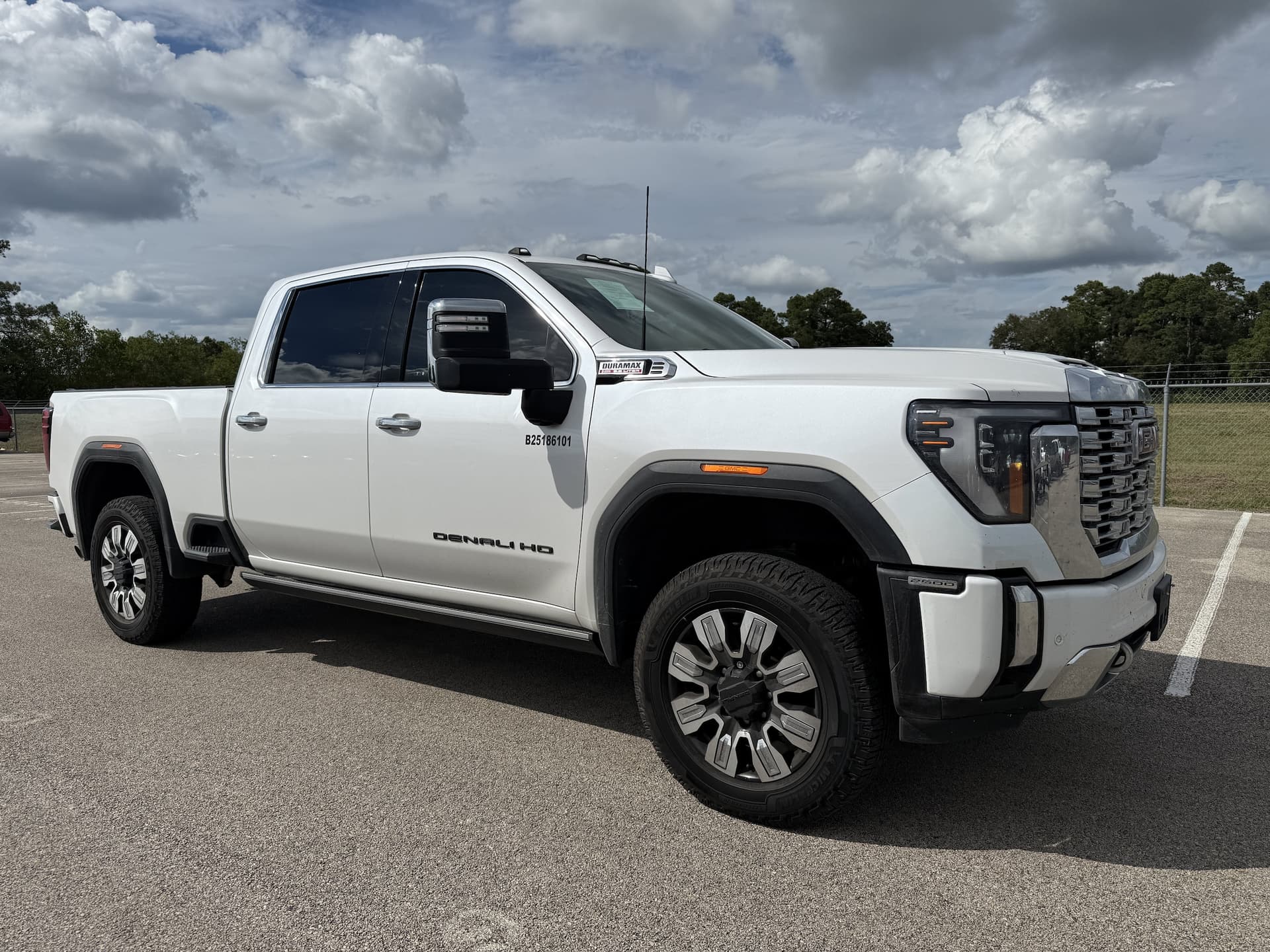 2024 GMC Sierra 2500HD Denali — photo 1 of 5