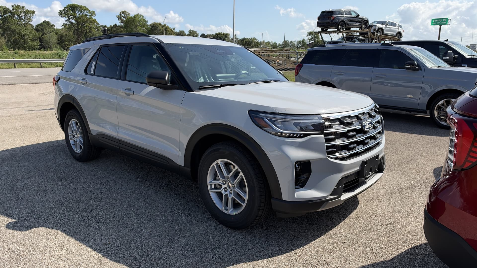 2027 Ford Explorer Base — photo 1 of 20