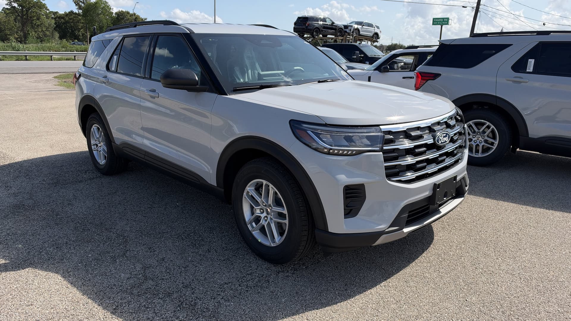 2027 Ford Explorer Base — photo 1 of 20
