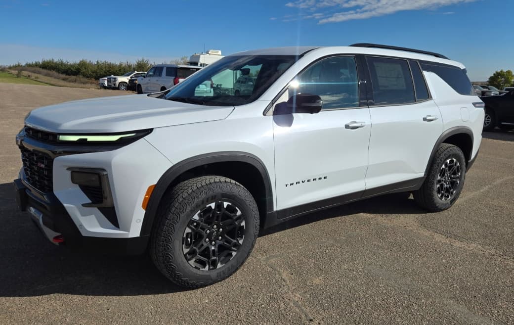 2027 Chevrolet Traverse AWD Z71 — photo 1 of 8