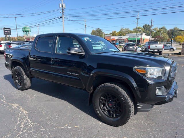 2017 Toyota Tacoma TRD Sport — photo 1 of 27