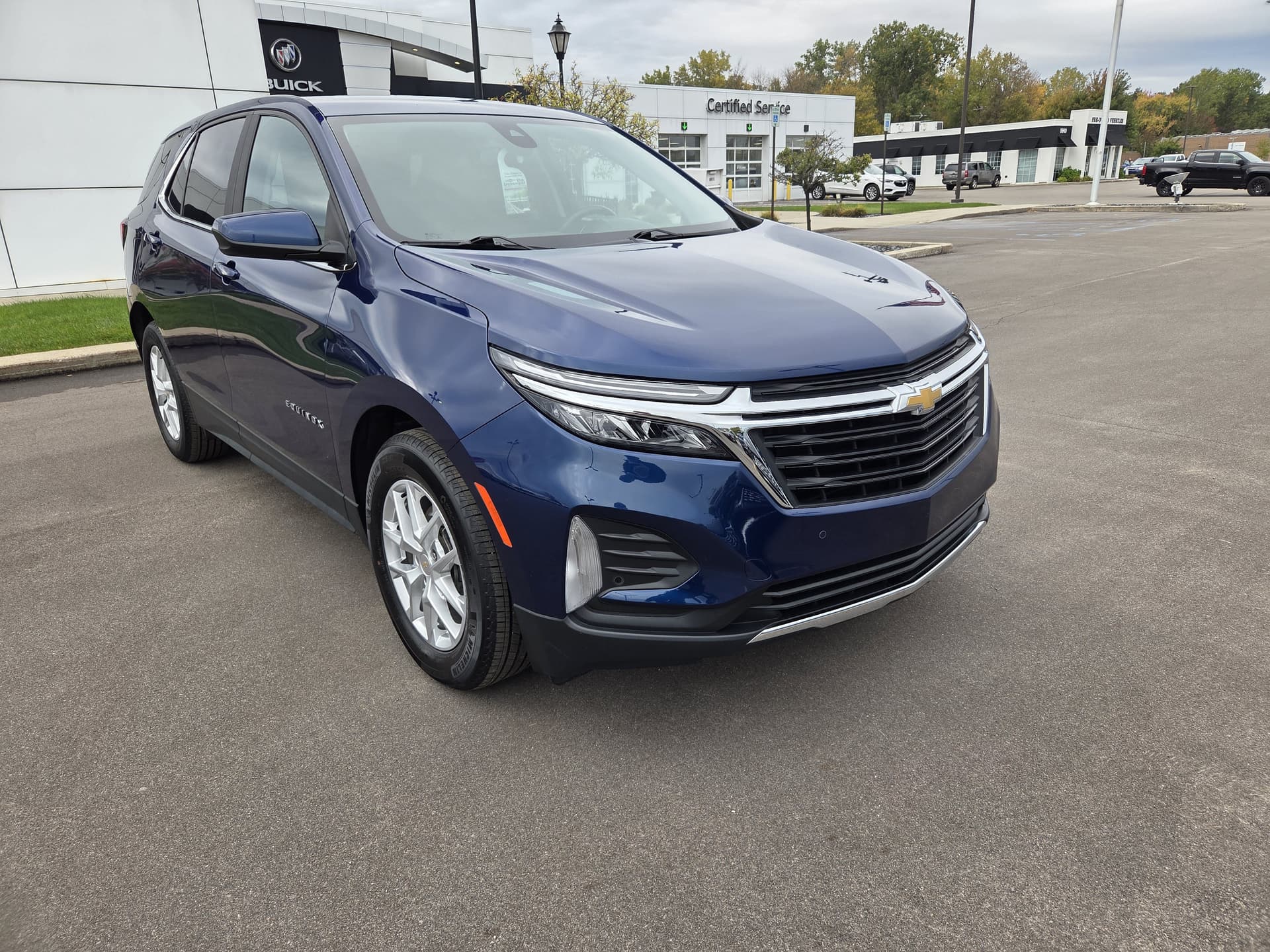 2022 Chevrolet Equinox LT — photo 1 of 21