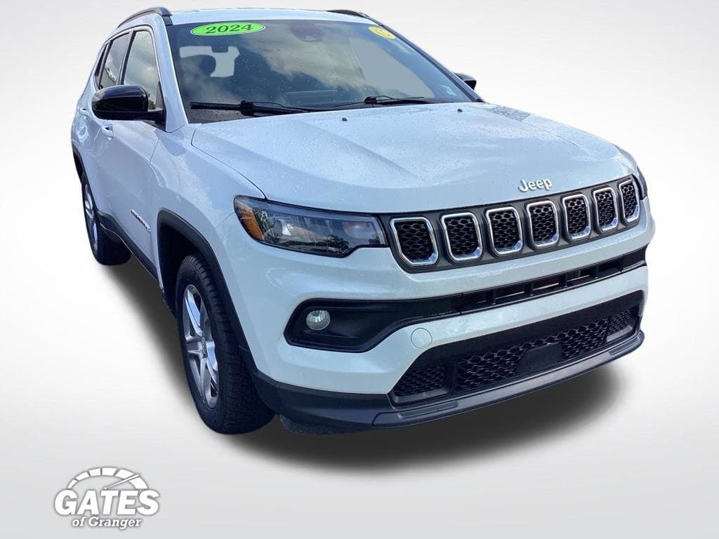 2024 Jeep Compass Latitude — photo 1 of 28