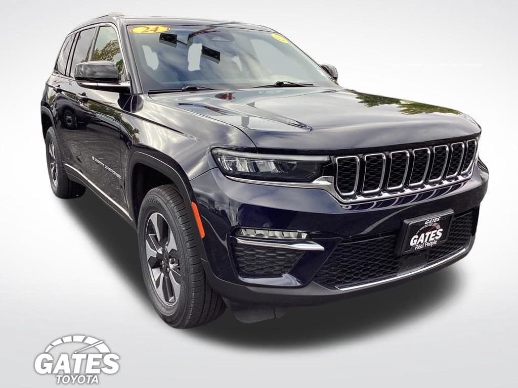 2024 Jeep Grand Cherokee Base — photo 1 of 36