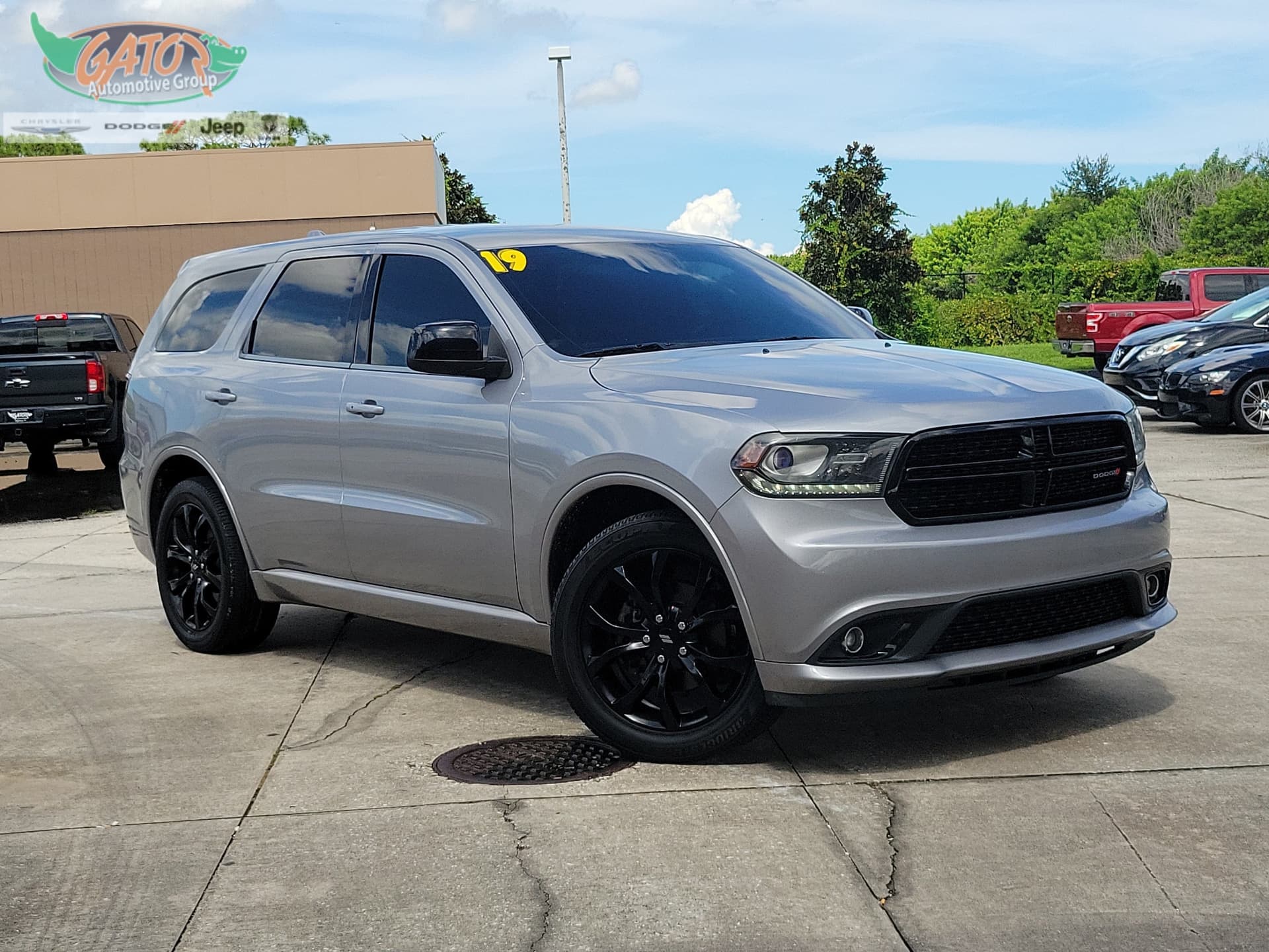 2019 Dodge Durango SXT — photo 1 of 27