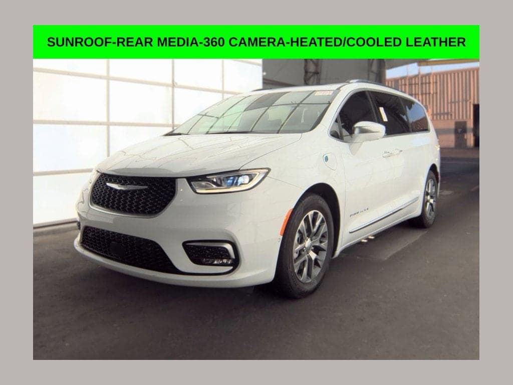 2024 Chrysler Pacifica Hybrid Pinnacle — photo 1 of 10