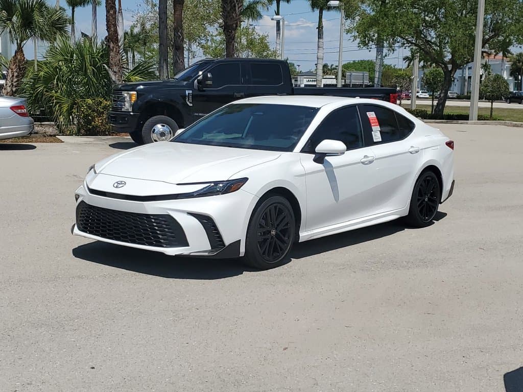 2026 Toyota Camry SE — photo 1 of 28