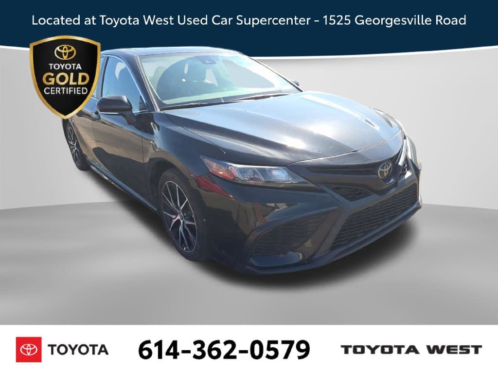 2024 Toyota Camry SE — photo 1 of 17