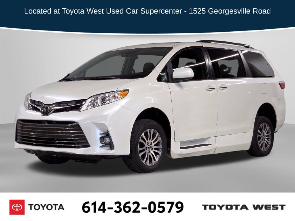 2019 Toyota Sienna XLE — photo 1 of 37