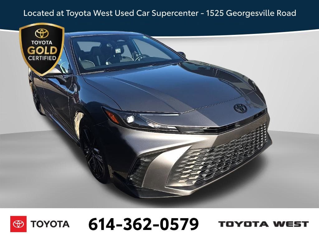 2025 Toyota Camry SE — photo 1 of 17