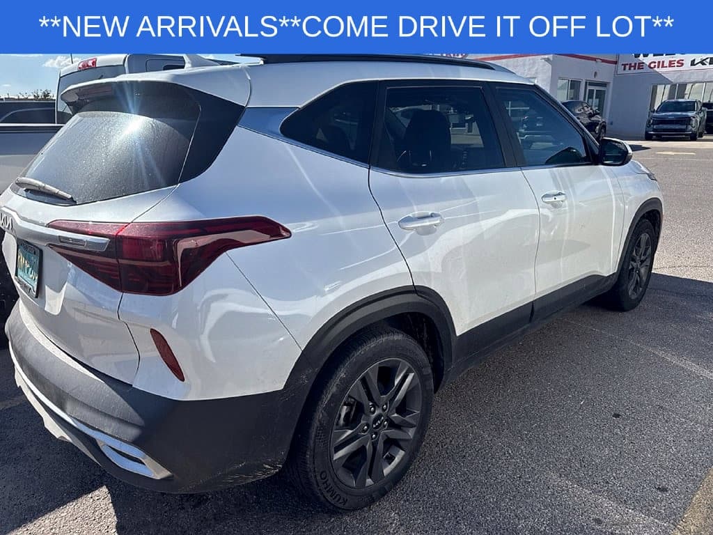 2023 Kia Seltos S — photo 1 of 3