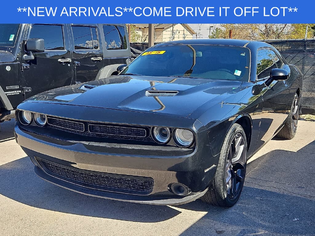 2019 Dodge Challenger SXT — photo 1 of 5