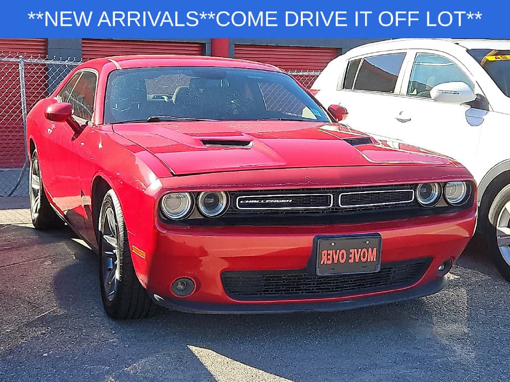 2015 Dodge Challenger SXT — photo 1 of 5