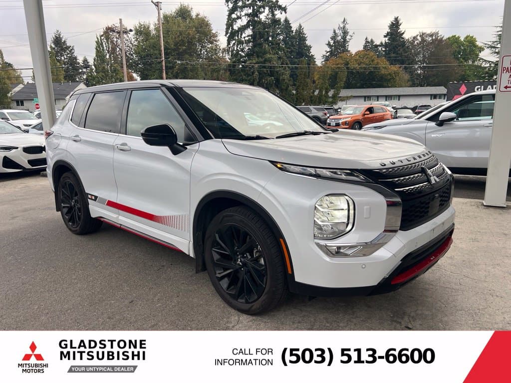2024 Mitsubishi Outlander SE Black Edition w/Pano Roof — photo 1 of 15