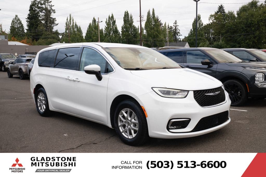 2023 Chrysler Pacifica Touring L — photo 1 of 27