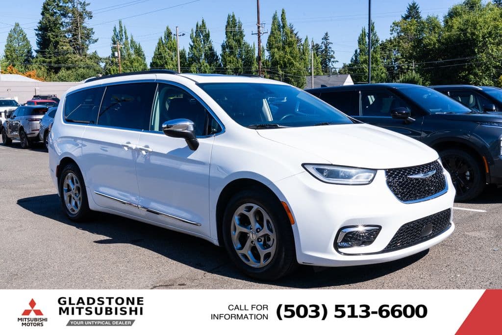 2023 Chrysler Pacifica Limited — photo 1 of 26