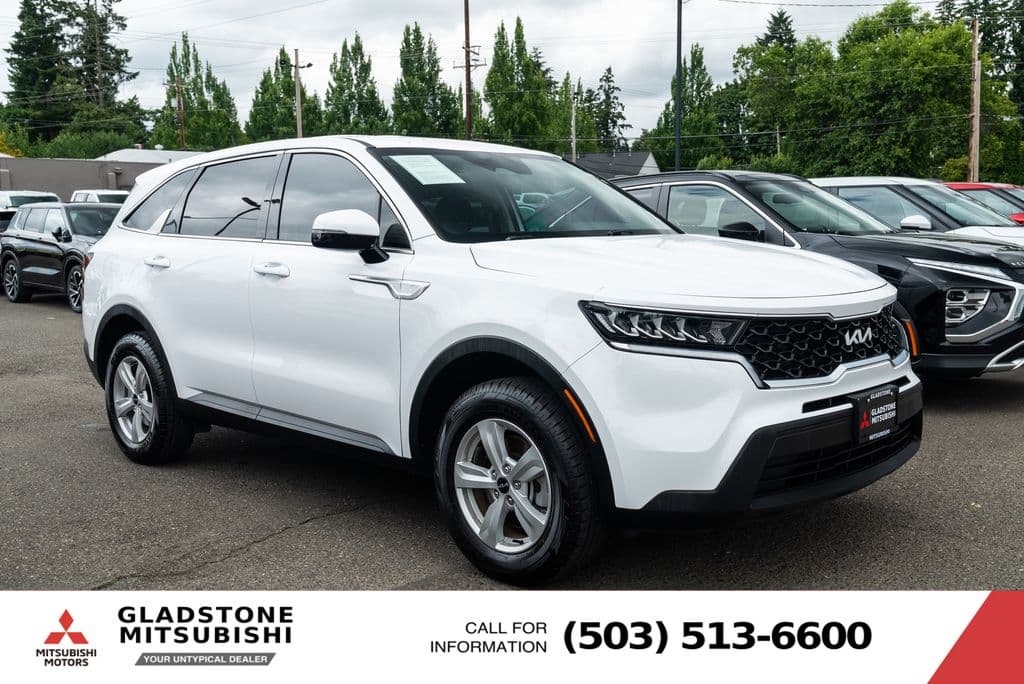 2023 Kia Sorento LX — photo 1 of 26