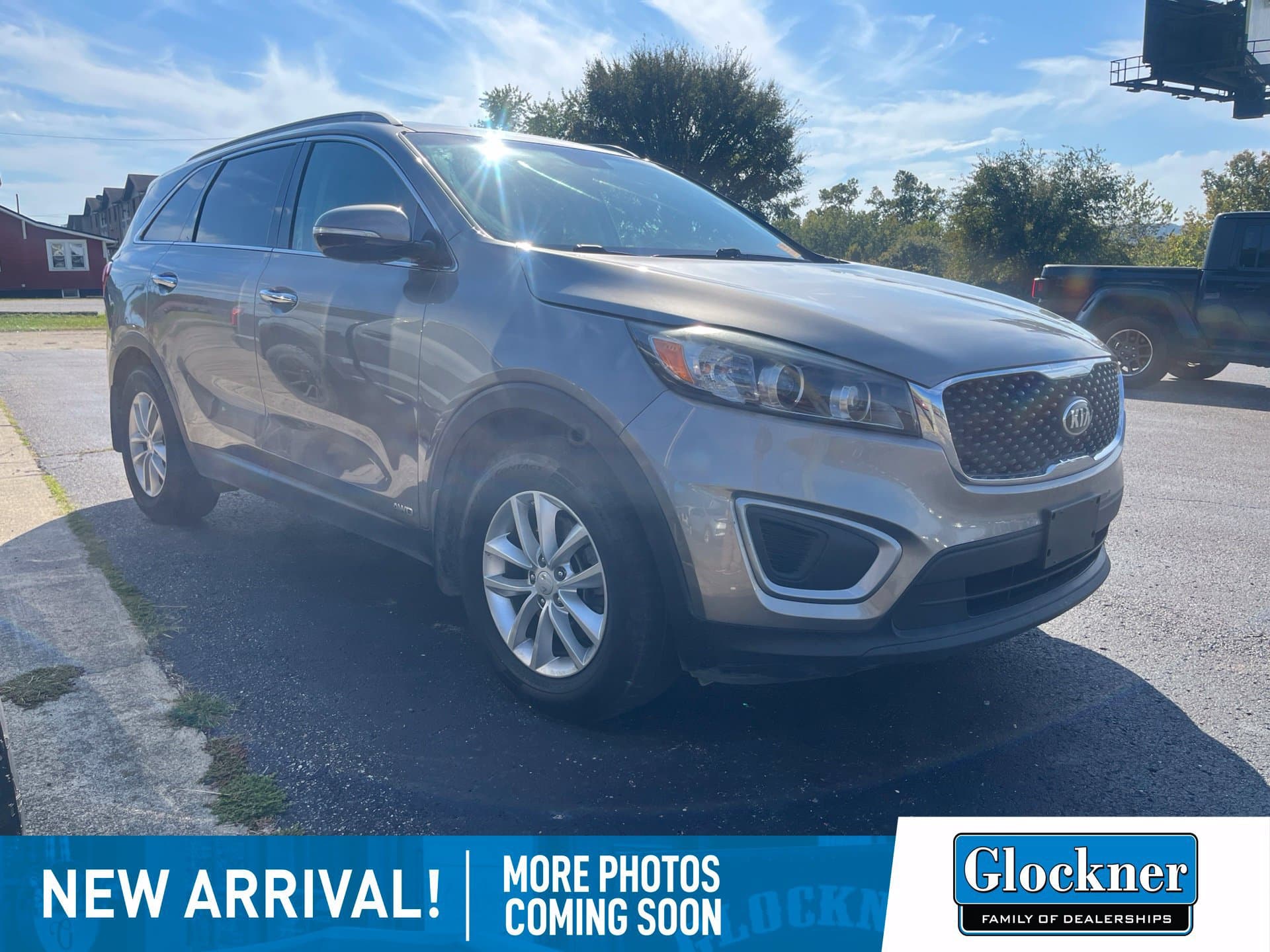 2017 Kia Sorento LX — photo 1 of 5