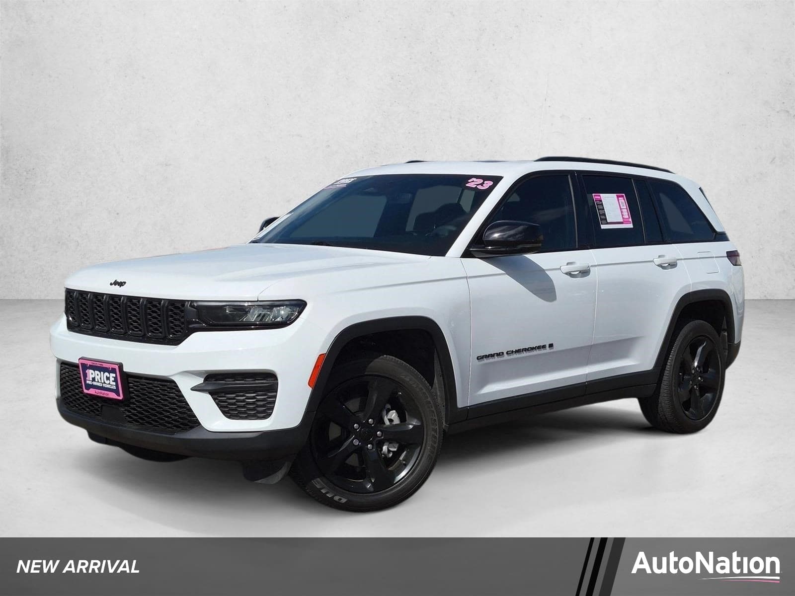 2023 Jeep Grand Cherokee Altitude — photo 1 of 30