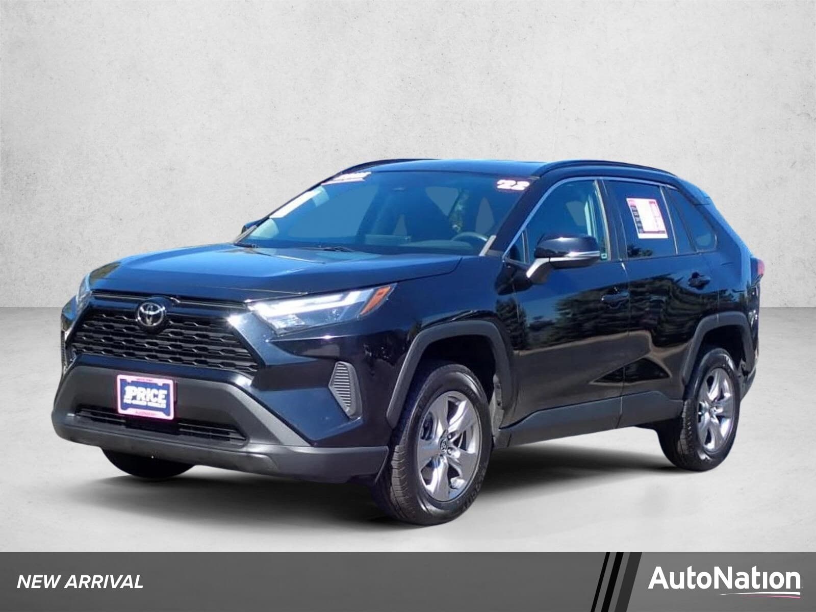 2022 Toyota RAV4 XLE — photo 1 of 23