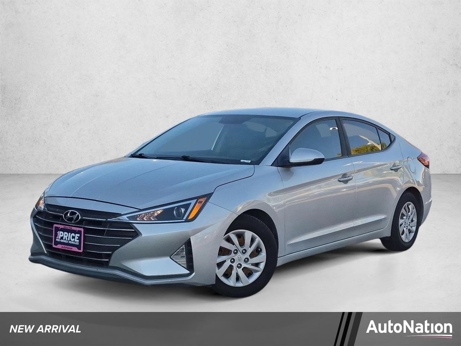 2019 Hyundai Elantra SE — photo 1 of 17