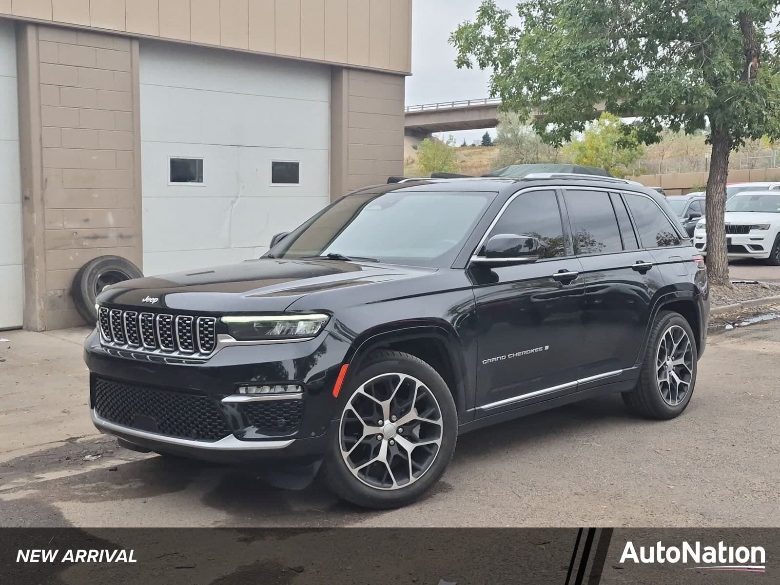 2022 Jeep Grand Cherokee Summit Reserve — photo 1 of 16