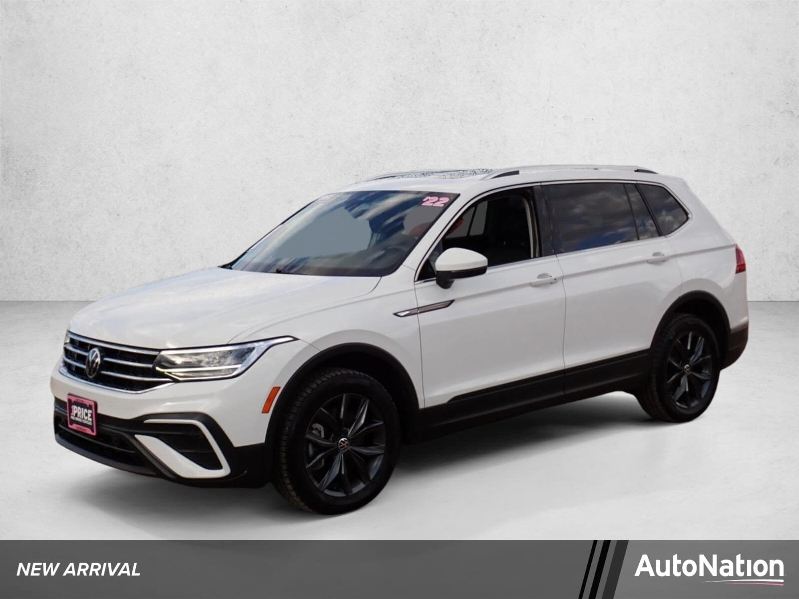 2022 Volkswagen Tiguan SE — photo 1 of 26