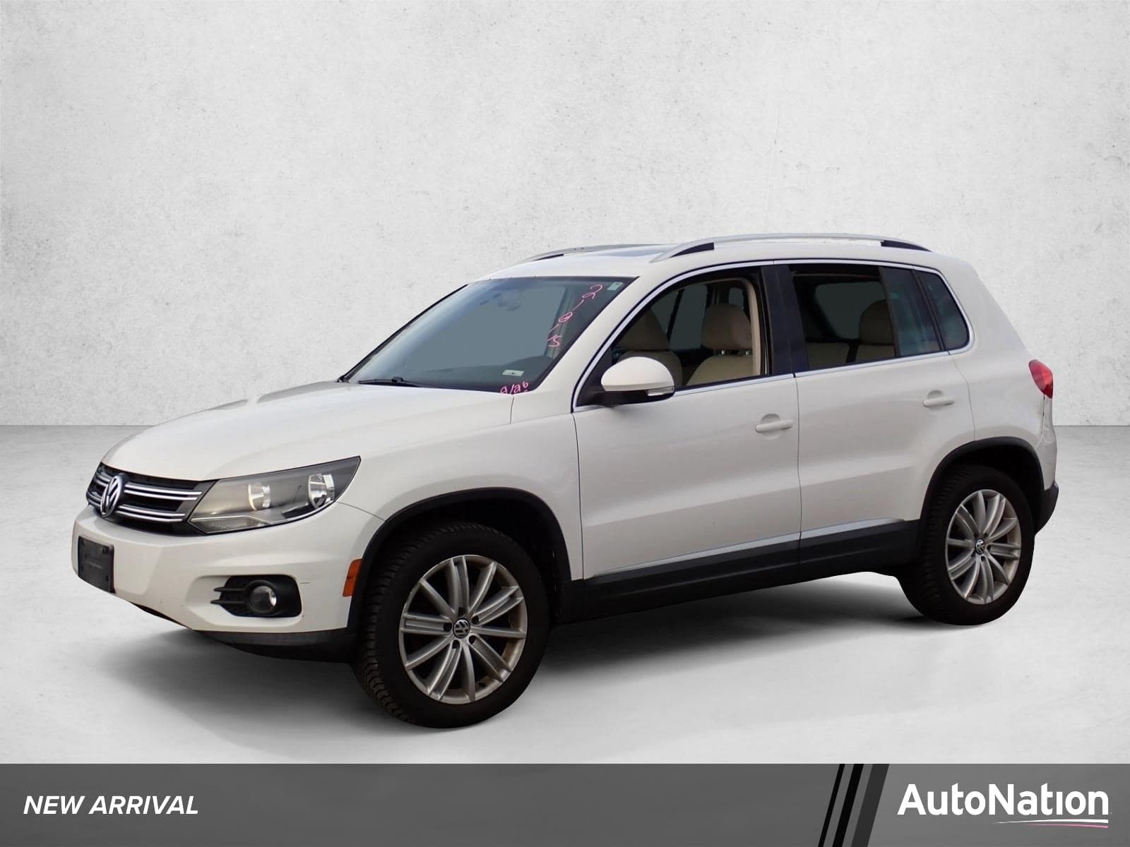 2012 Volkswagen Tiguan S w/Sunroof — photo 1 of 15