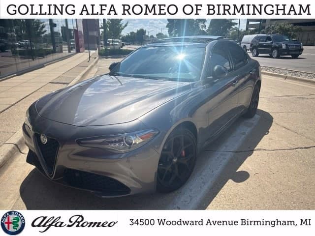 2020 Alfa Romeo Giulia Base — photo 1 of 18