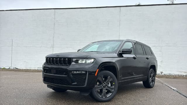 2027 Jeep Grand Cherokee Limited Reserve — photo 1 of 42