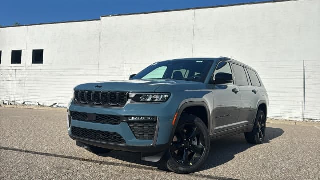 2027 Jeep Grand Cherokee Limited — photo 1 of 47