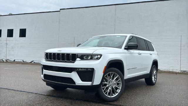 2027 Jeep Grand Cherokee Limited — photo 1 of 45