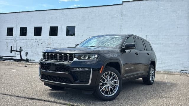2027 Jeep Grand Cherokee Limited — photo 1 of 45