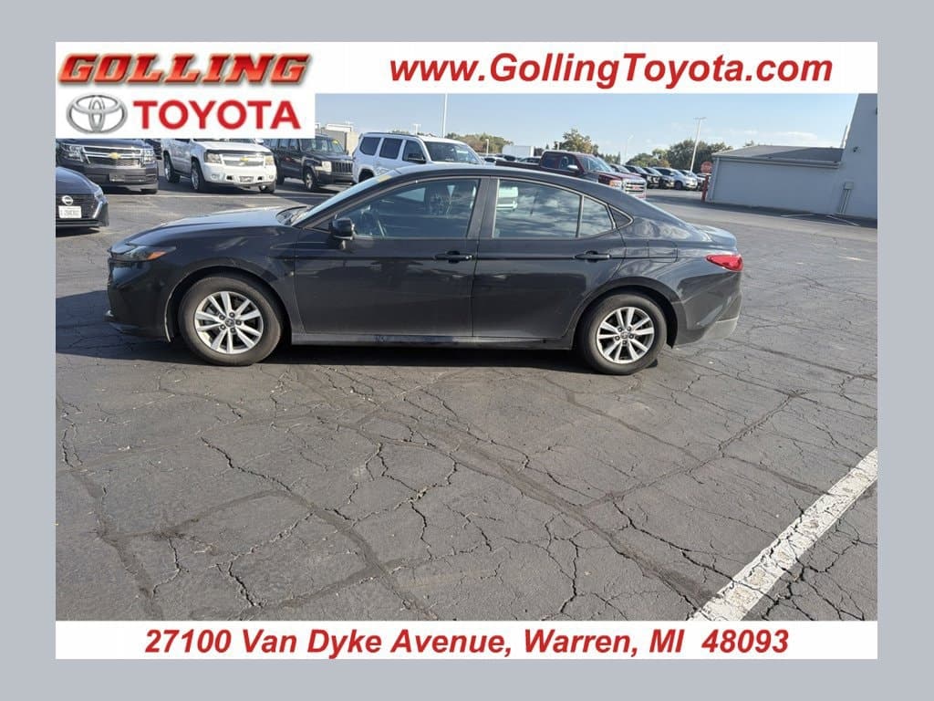 2026 Toyota Camry LE — photo 1 of 10