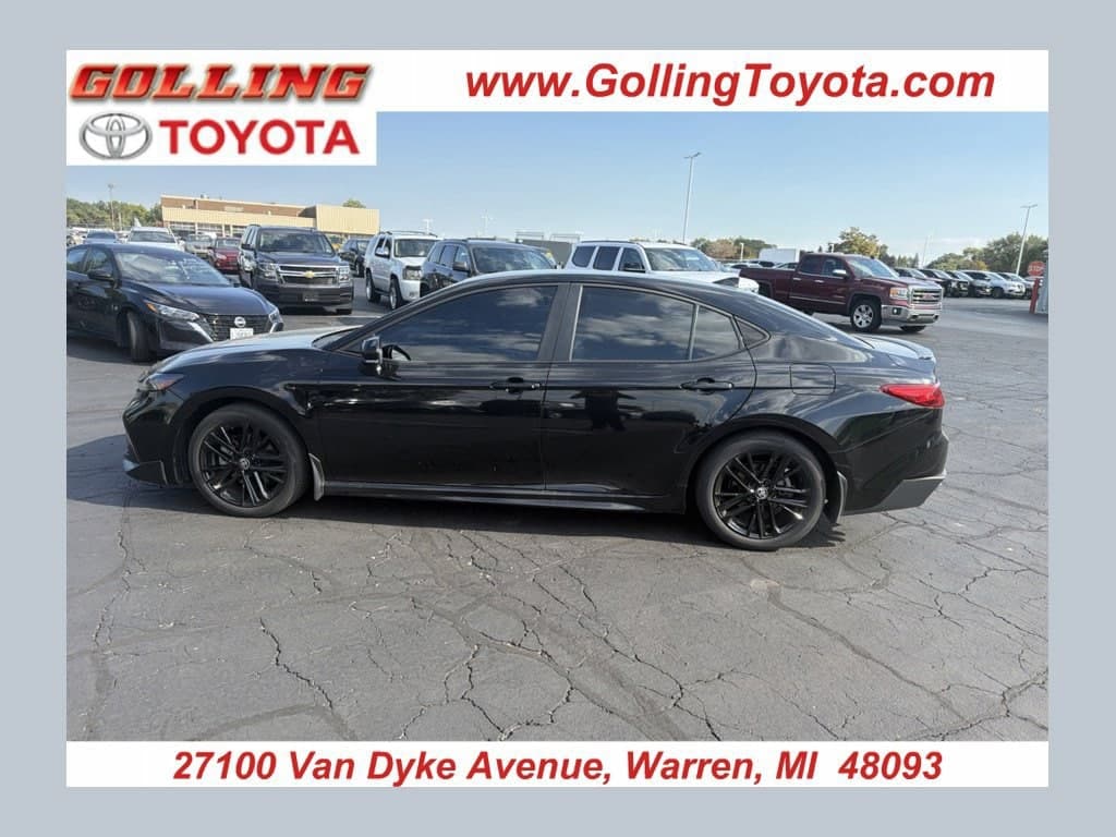 2025 Toyota Camry SE — photo 1 of 9