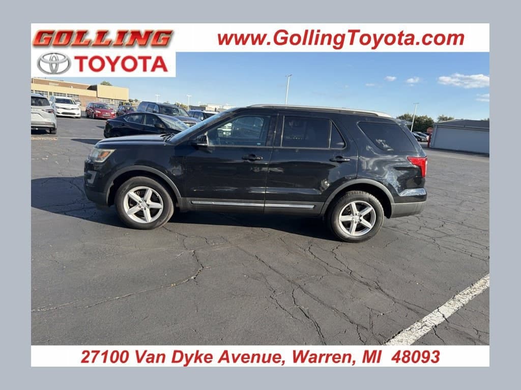 2017 Ford Explorer XLT — photo 1 of 10