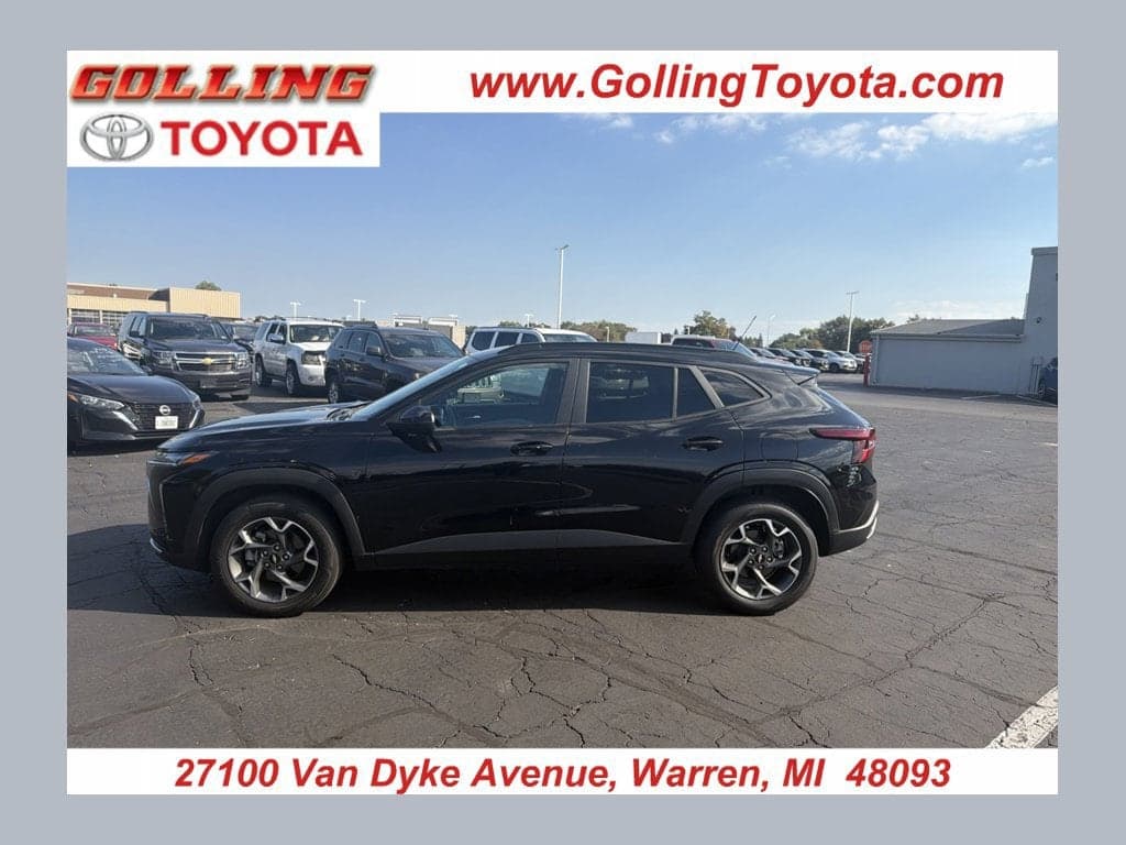 2025 Chevrolet Trax LT — photo 1 of 10