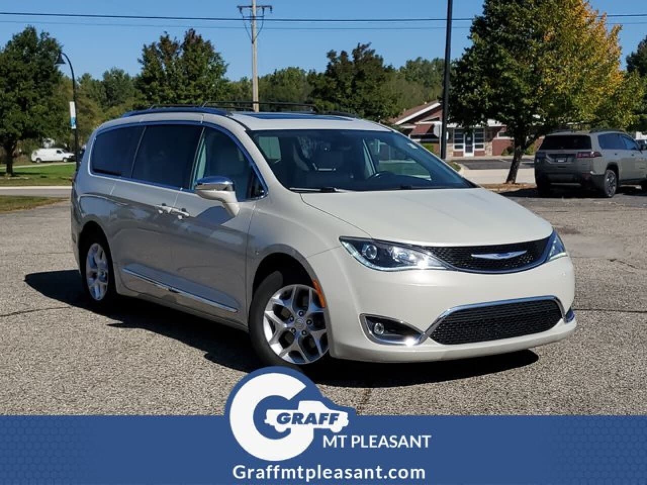 2020 Chrysler Pacifica Limited — photo 1 of 39