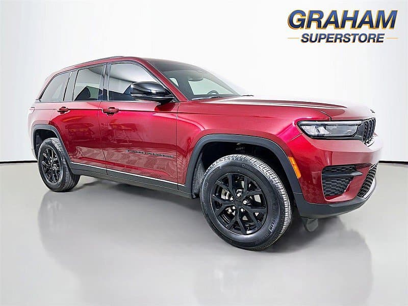 2024 Jeep Grand Cherokee Altitude — photo 1 of 31