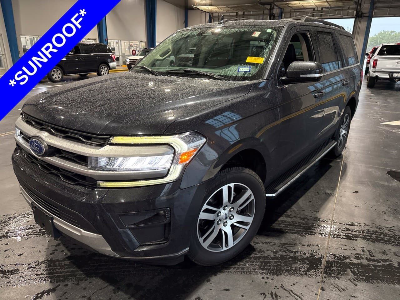 2022 Ford Expedition XLT — photo 1 of 27