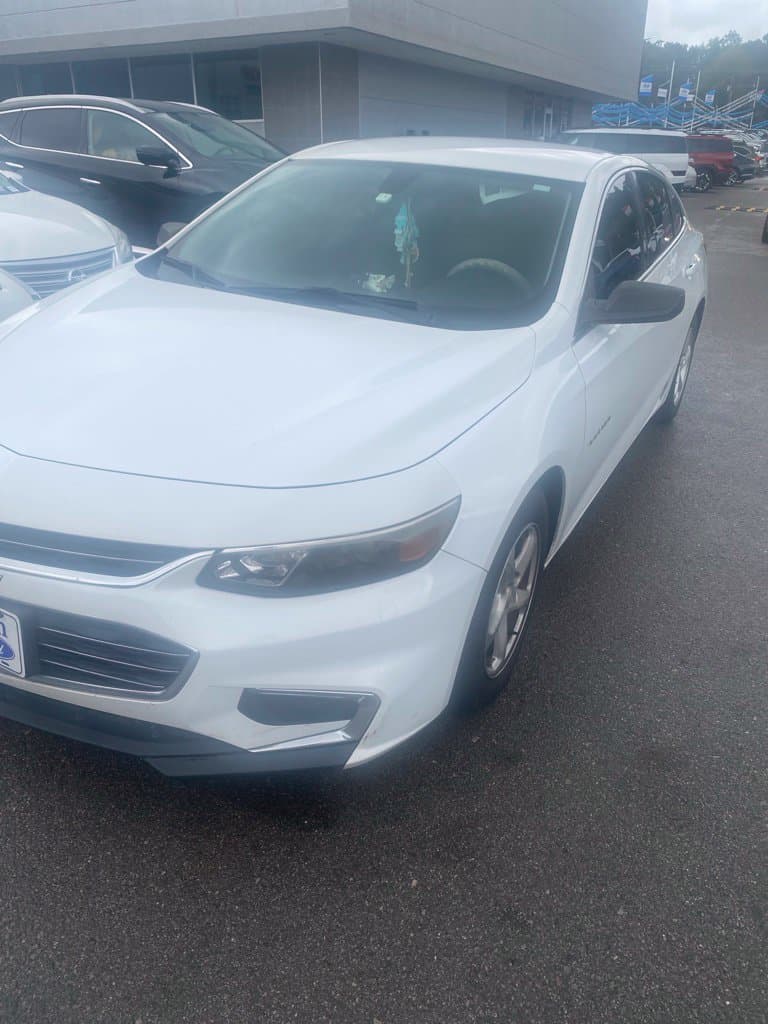2017 Chevrolet Malibu LS — photo 1 of 5
