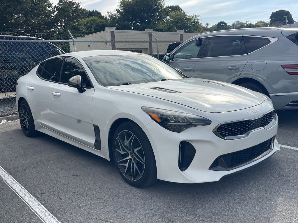 2022 Kia Stinger GT-Line — photo 1 of 12