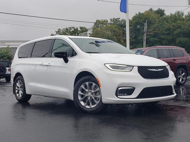 2026 Chrysler Pacifica Select — photo 1 of 12