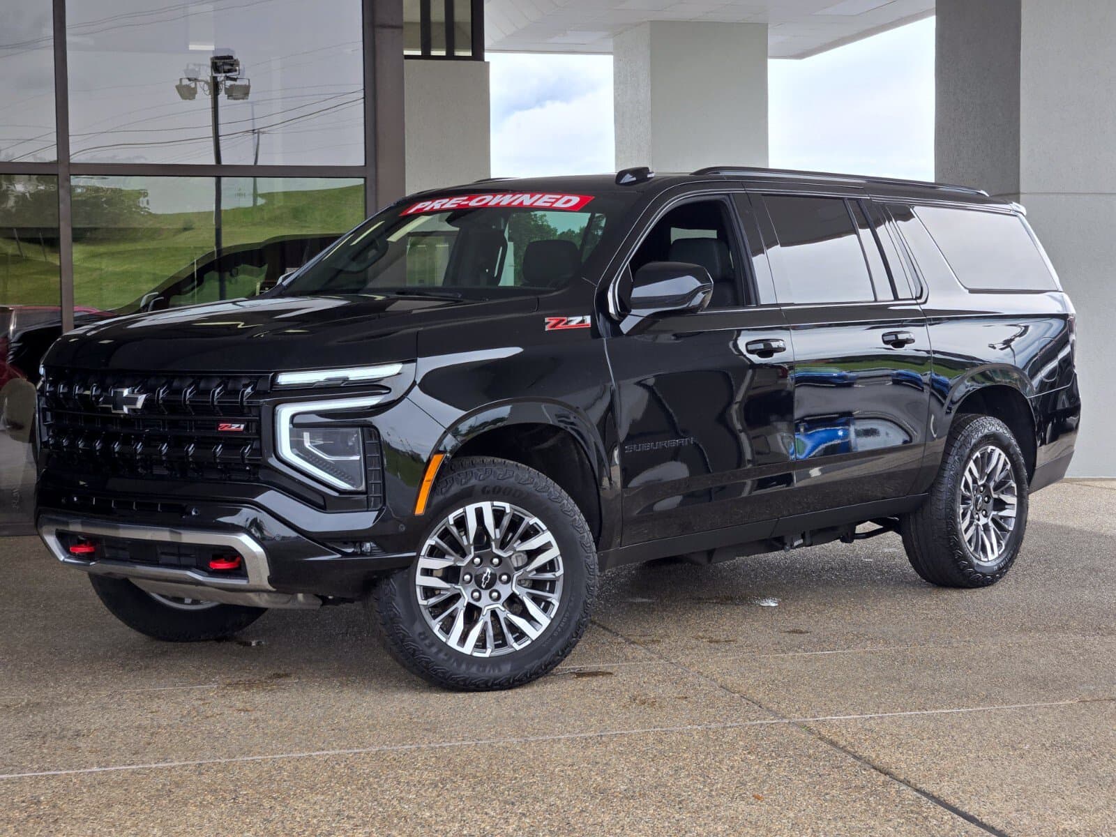 2025 Chevrolet Suburban Z71 — photo 1 of 33