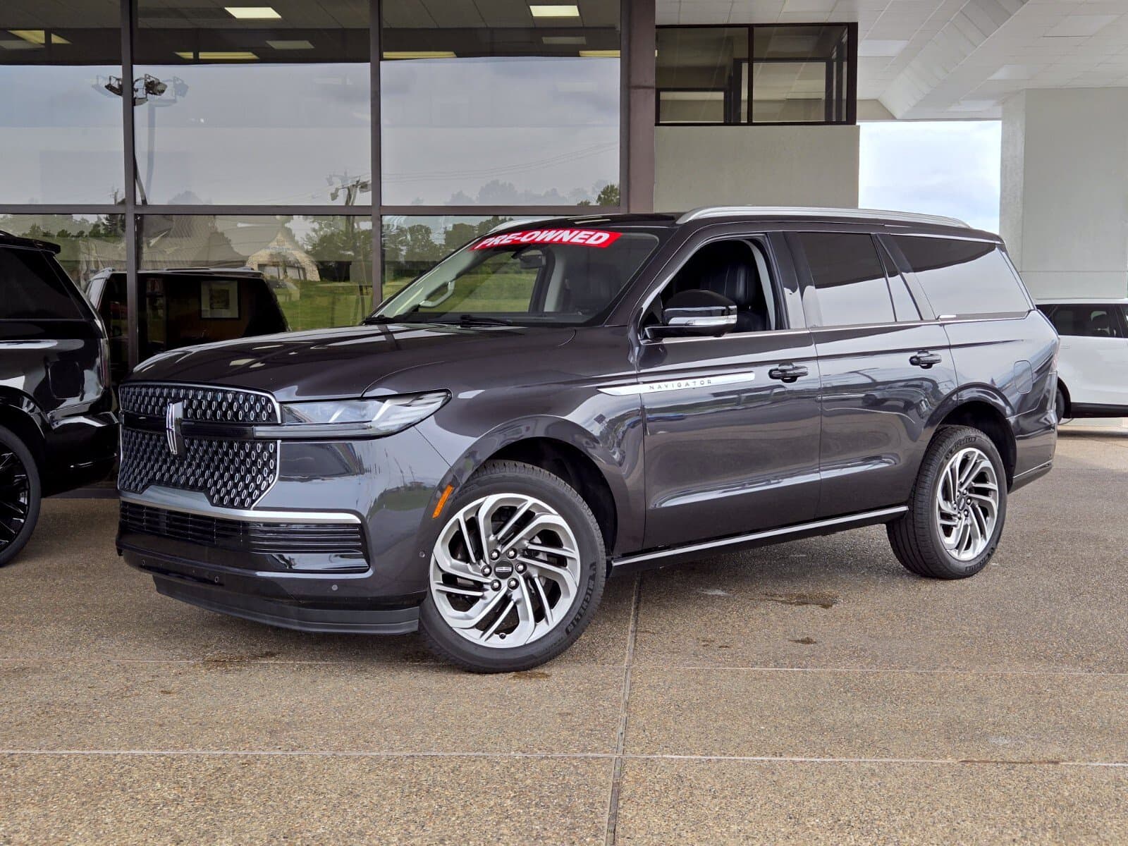 2025 Lincoln Navigator Reserve — photo 1 of 39