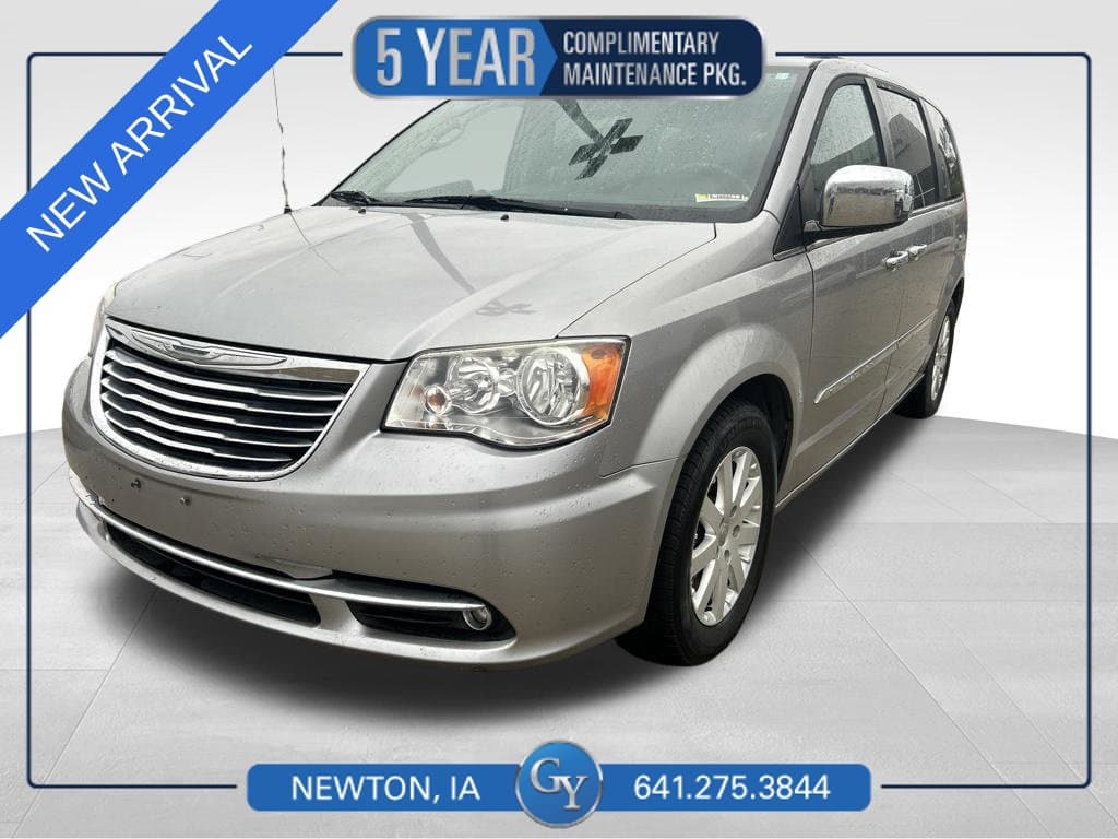 2016 Chrysler Town & Country Touring — photo 1 of 11