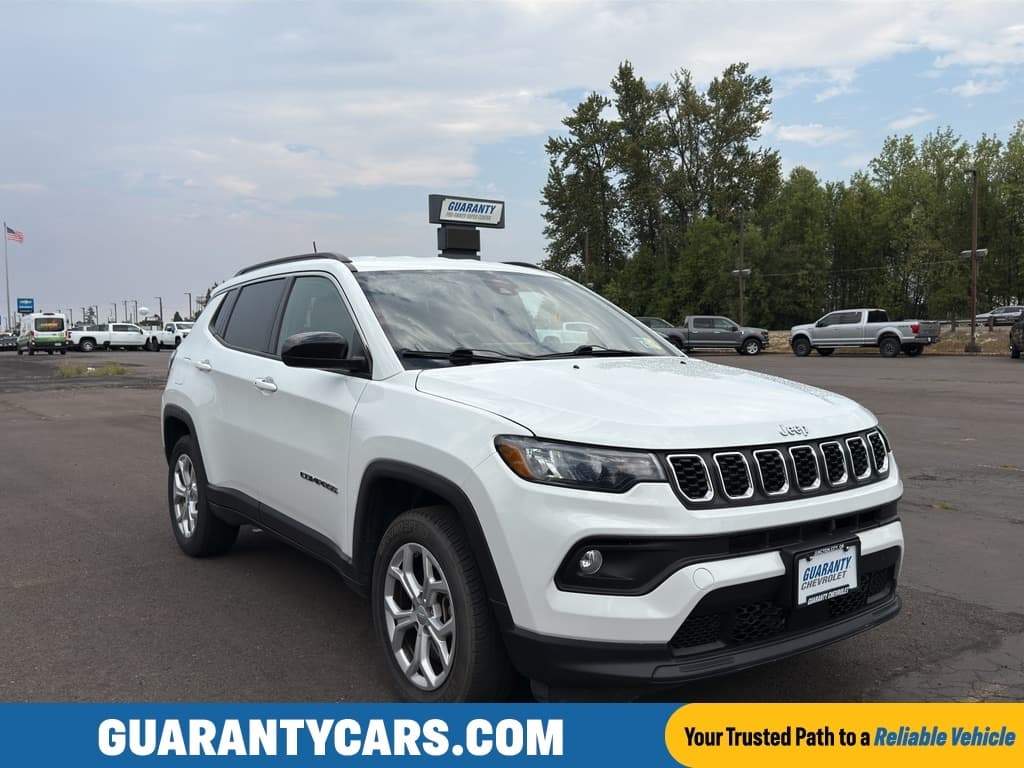 2024 Jeep Compass Latitude — photo 1 of 30