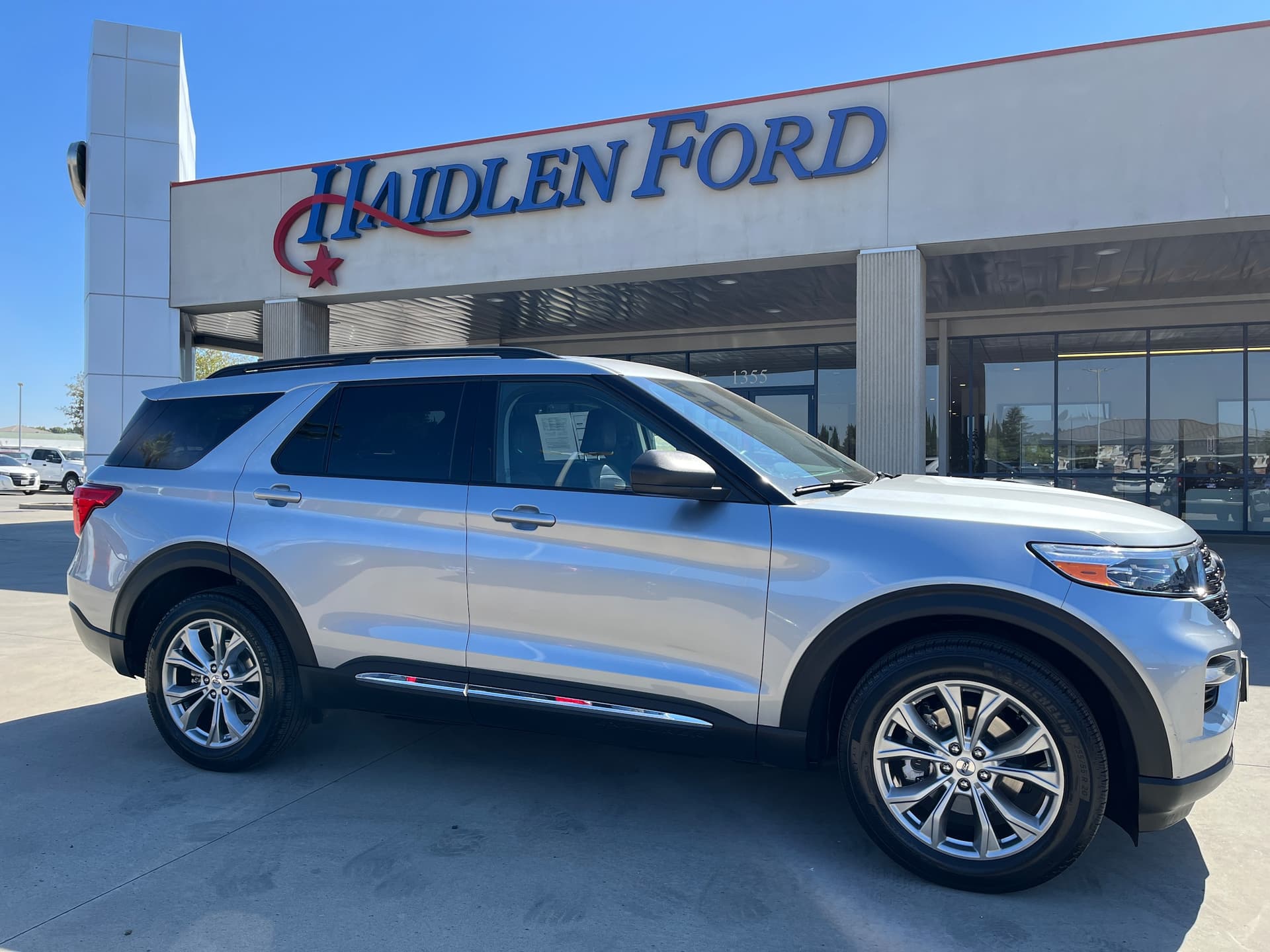 2023 Ford Explorer XLT — photo 1 of 9